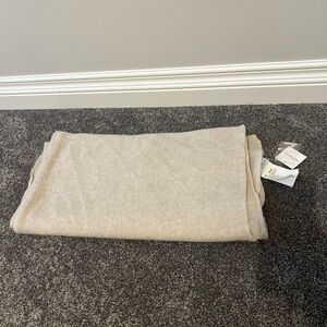 New Club Monaco 100% cashmere scarf